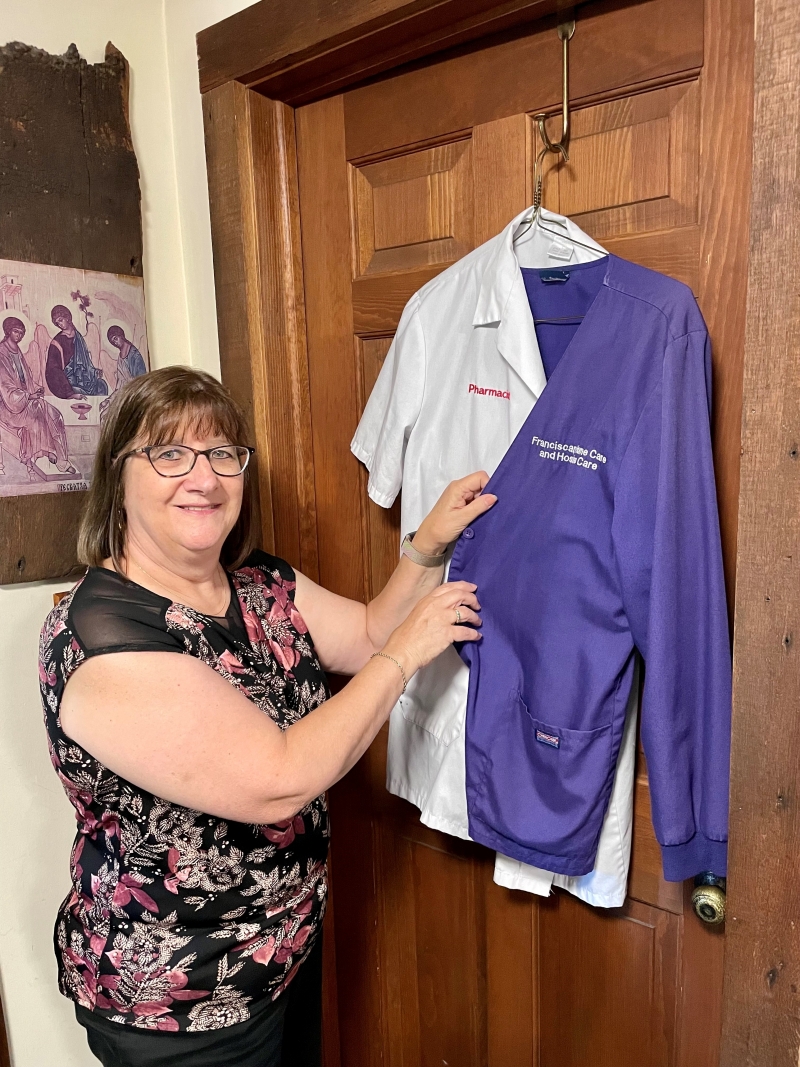 BJ White Coat800